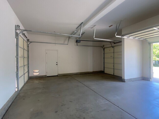 Building Photo - AVAILABLE BY 1/1/26 - ELEGANT AND SPACIOUS 4 BED, 4 BATH 2 STORY HOME WITH VIEWS OF EL DORADO HILLS