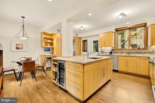 Building Photo - 3111 Chain Bridge Rd NW