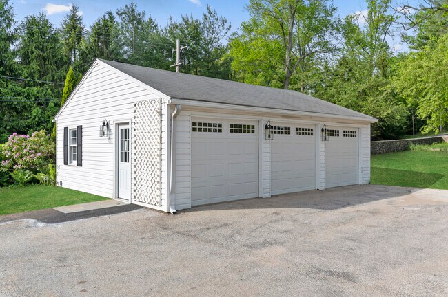 Building Photo - 3-7 Ayrshire Dr