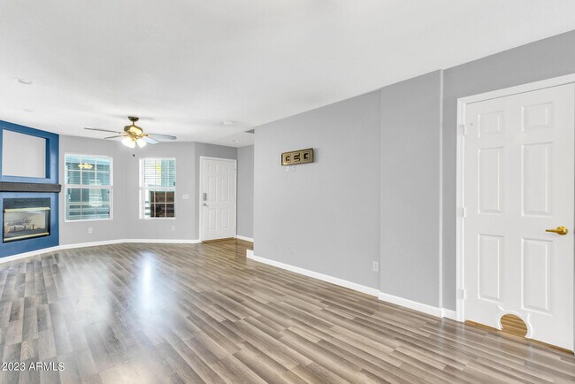 Building Photo - 1505 N Center St