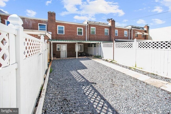 Building Photo - 1354 Adams St NE