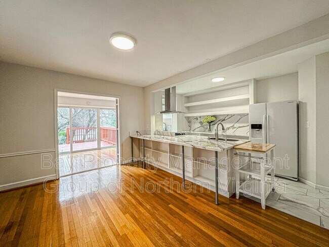 Building Photo - 4412 Volta Pl NW