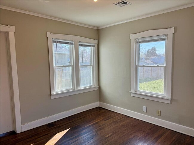 Building Photo - Great neighborhood, watchful neighbors, darling Midtown home near fairgrounds & TU.