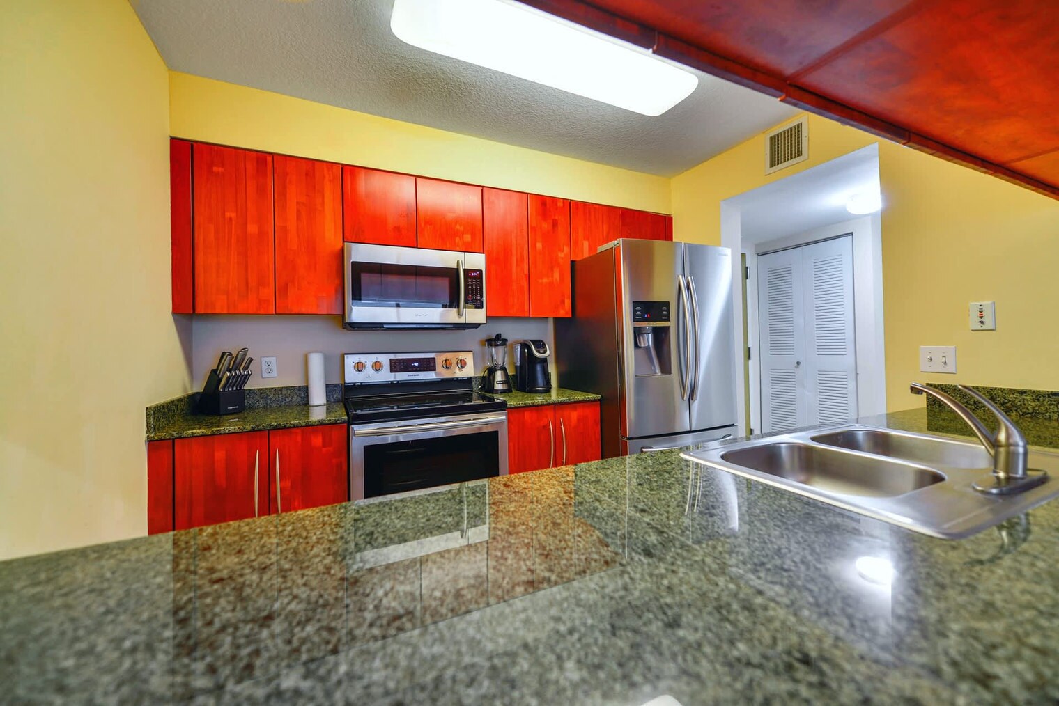 Building Photo - 1200 Brickell Bay Dr