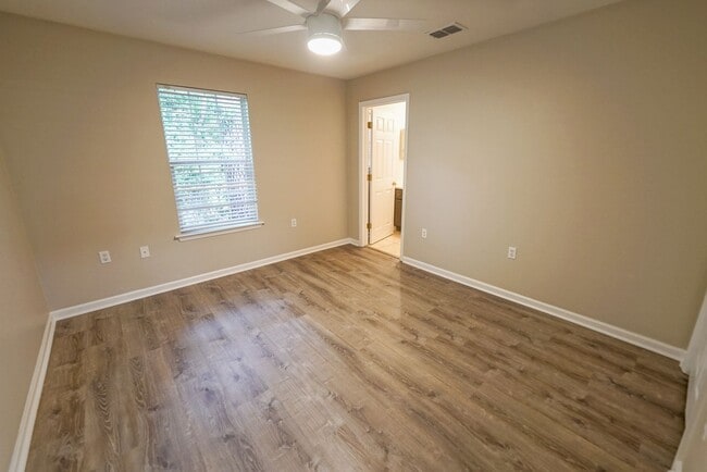 Building Photo - 241 Dixie Dr