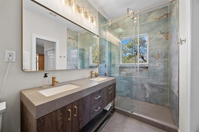 Building Photo - 5600 Blueridge Ct