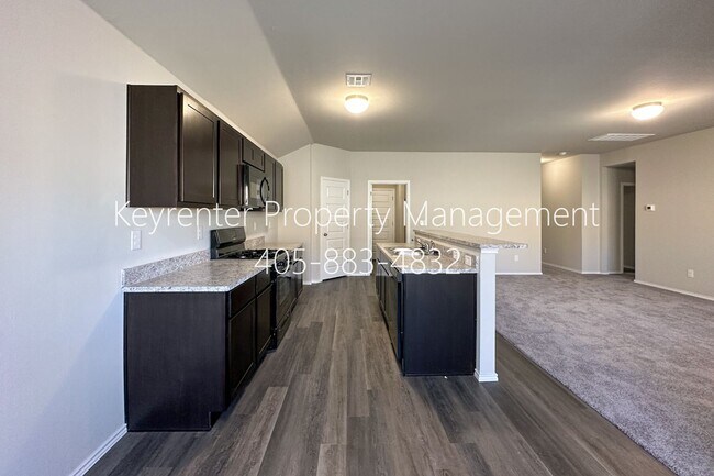 Building Photo - Gorgeous 4 Bed 2 Bath Home in Heart Of Yukon!