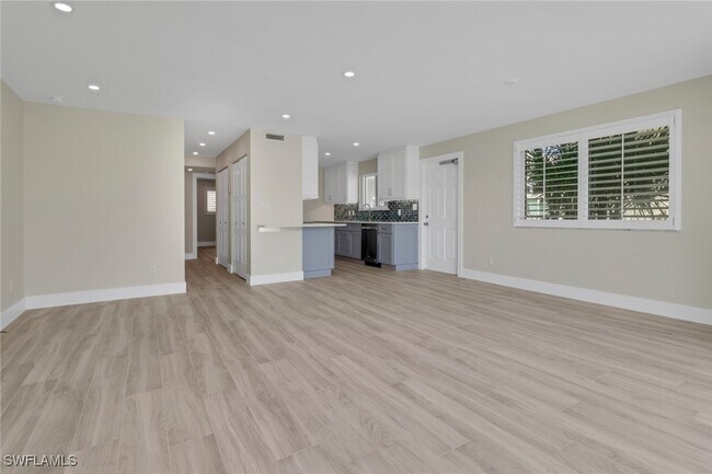 Building Photo - 2500 Gulf Shore Blvd N