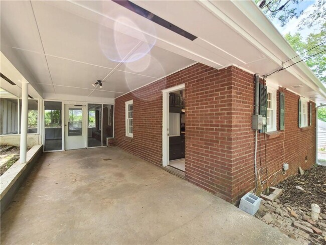 Building Photo - 3225 Forrest Hills Dr SW