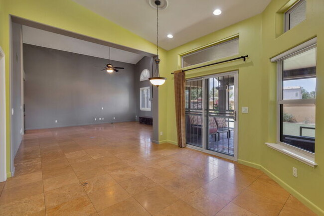 Building Photo - 1307 E Treasure Cove Dr