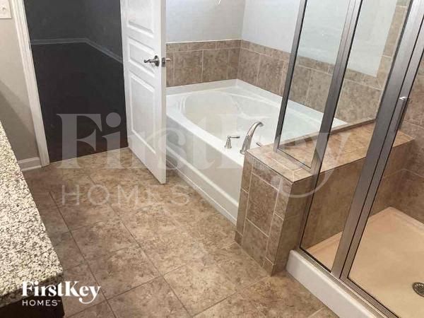 Building Photo - 956 Woodbury Rd