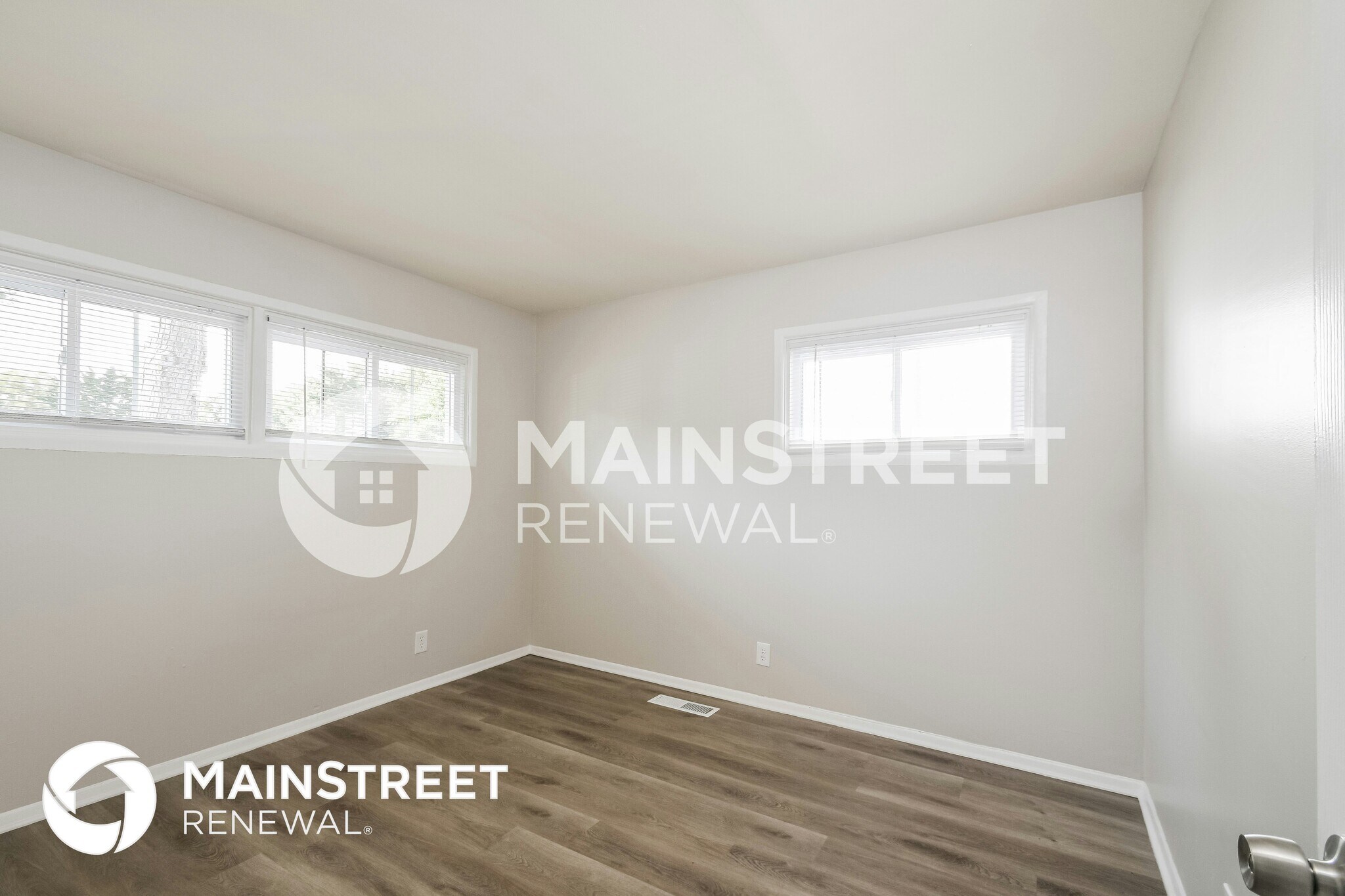Building Photo - 4845 N Kenyon Dr