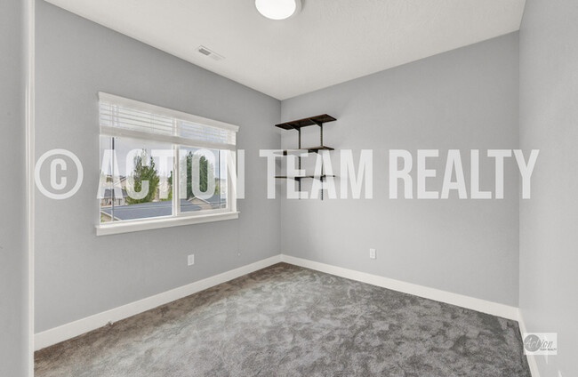 Building Photo - Top Floor Condo in Saratoga Springs!
