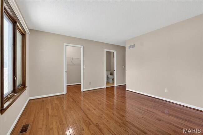 Building Photo - Welcome home to comfort and convenience in St. Peters!