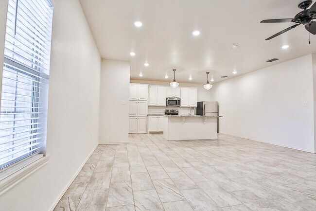 Building Photo - 5636 Lehigh St