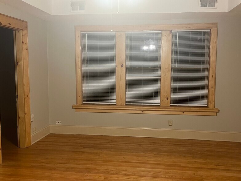 3 windows - 7619 S Phillips Ave