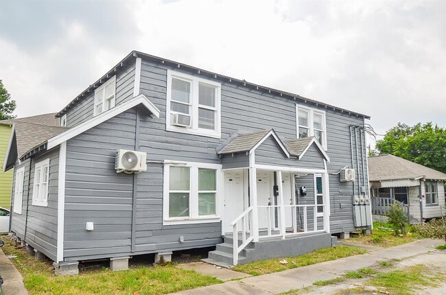 Building Photo - 1401 Collier St