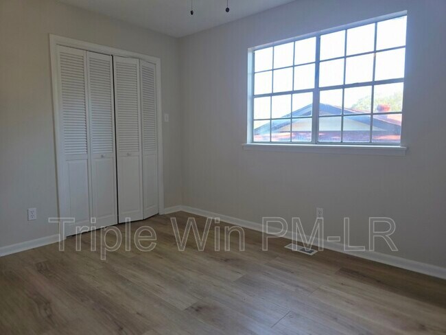 Building Photo - 5505 Crescent Dr