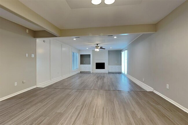 Building Photo - 2318 Turtle Creek Dr