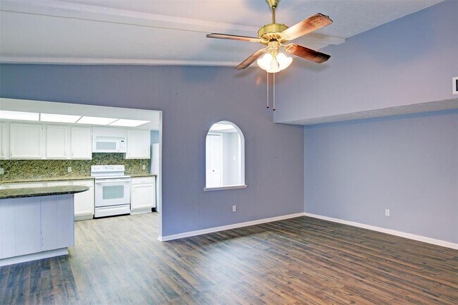 Building Photo - 17910 Navajo Trail Dr