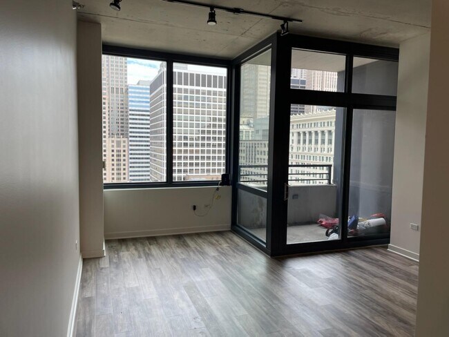 Building Photo - 235 W Van Buren St