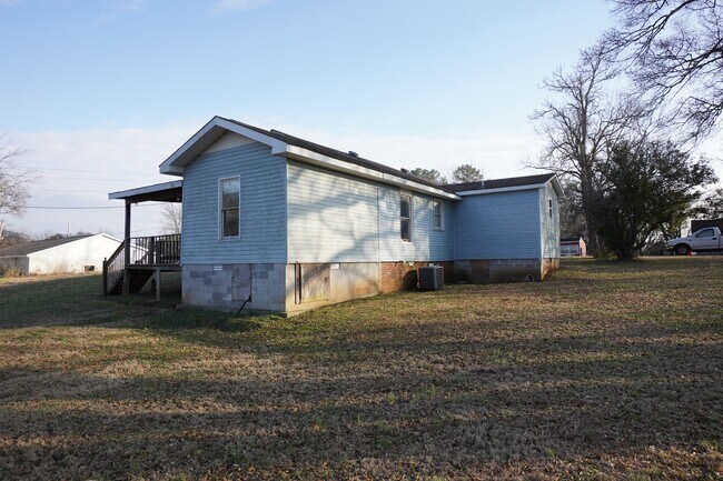 Building Photo - 606 W Tunstall St