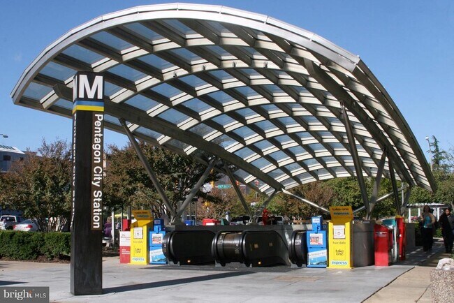 Building Photo - 1300 S Arlington Ridge Rd