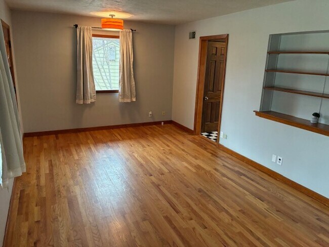 Building Photo - 3bd brick ranch in south-central Lincoln!