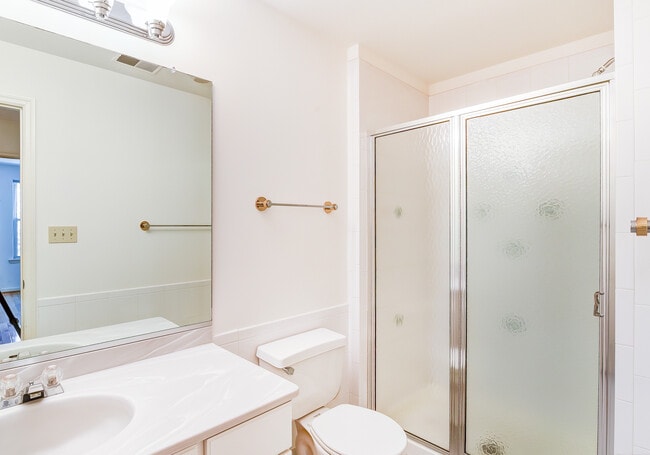 Building Photo - Two Level Two Bedroom Two Bath with Privat...