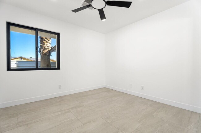 Building Photo - 2171 E Francis Dr