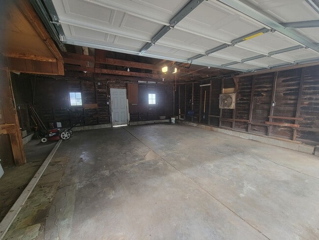 Building Photo - Modern Living 2/1 Newly Remodeled Peoria H...