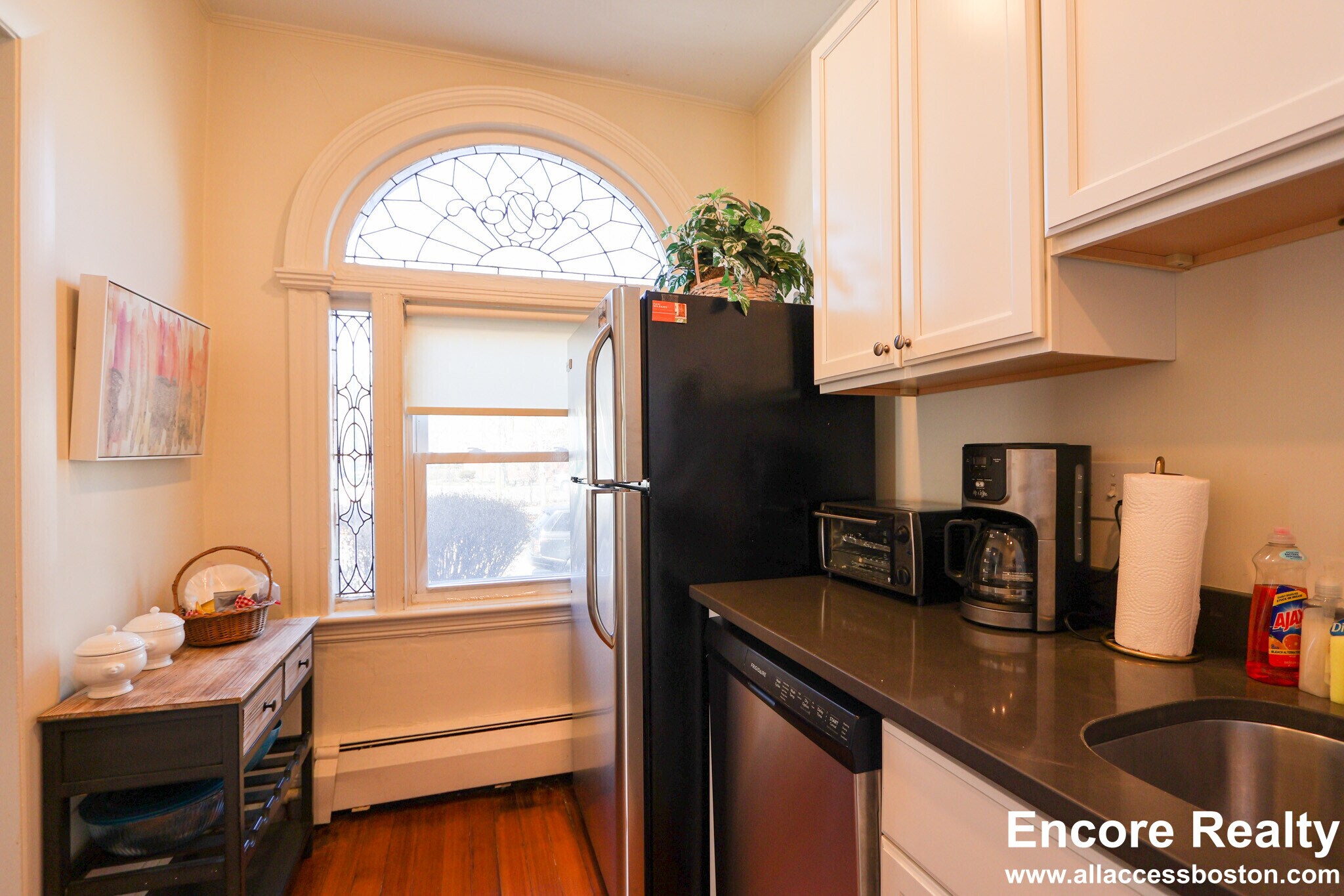 Building Photo - 1874 Beacon St