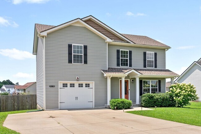 Building Photo - Spacious 4-Bedroom Home with Modern Upgrad...