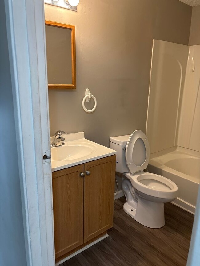 Building Photo - Spacious Split-Level Comfort & Modern Style in Columbus!