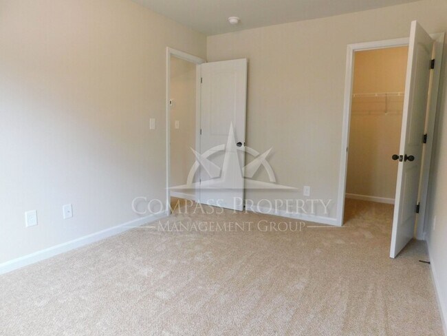 Building Photo - 6048 Oak Bend Ct