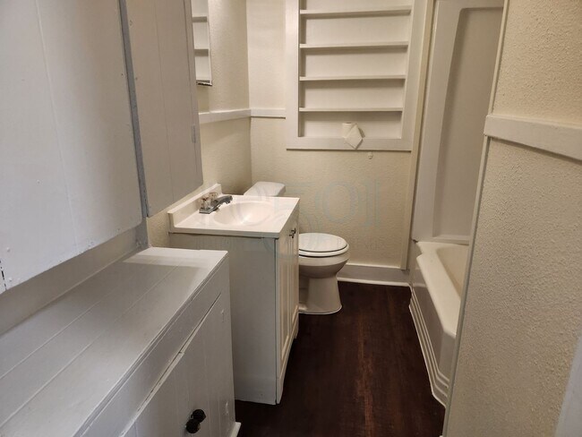 Building Photo - *Availabe Soon* Completely Remodeled Home!