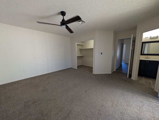 Building Photo - 4 Bedroom 2 Bathroom Sun Meadows Home