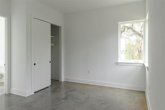 Building Photo - 3807 E 51st St