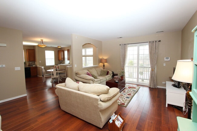 Building Photo - 260 Rosehall Dr