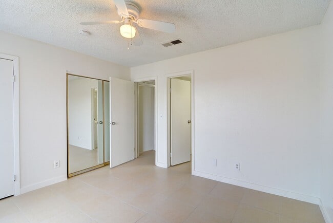 Building Photo - 2981 Country Manor Ln