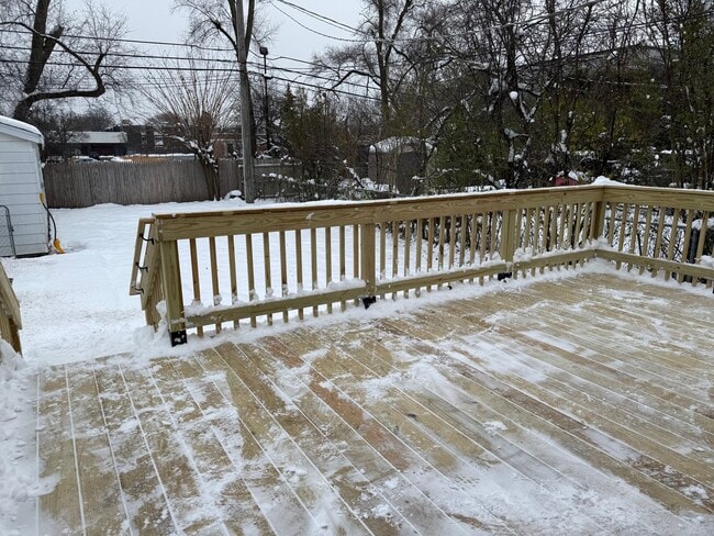 Building Photo - 10061 Lacrosse Ave