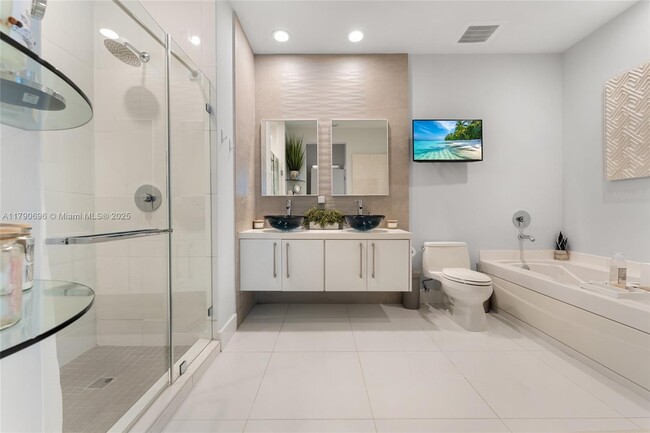 Building Photo - 950 Brickell Bay Dr