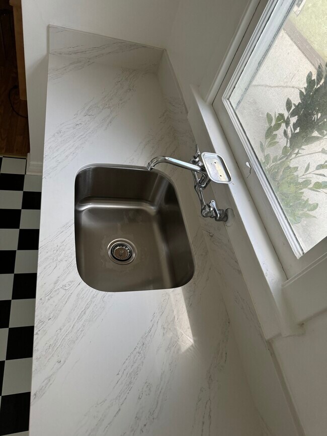 New kitchen sink - 4014 Prospect Ave