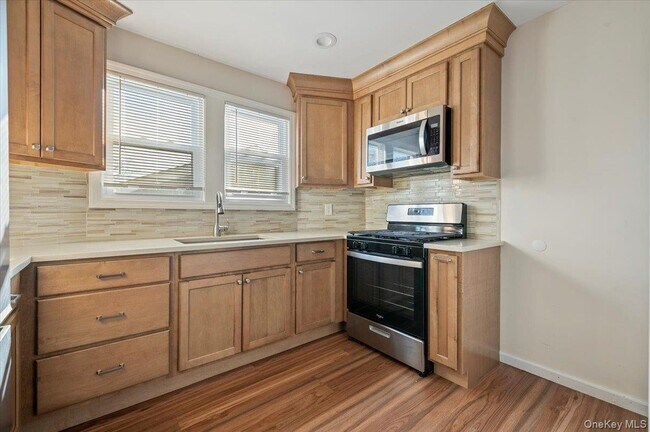 Building Photo - 8 Garfield Ave