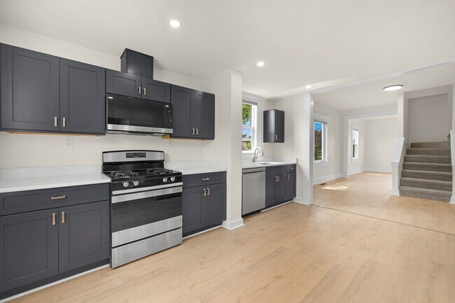 Building Photo - Newly Remodeled Home Available Now!