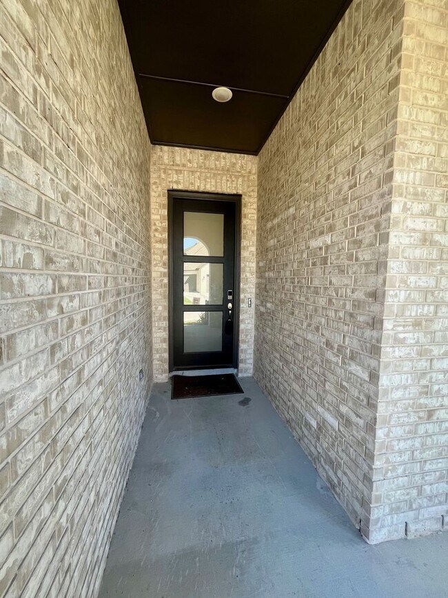 Building Photo - *Rent Just Reduced* Spacious 4 Bedroom / 4 Full Bath Home w/ Media Room & Loft ~ Imagine the Poss...