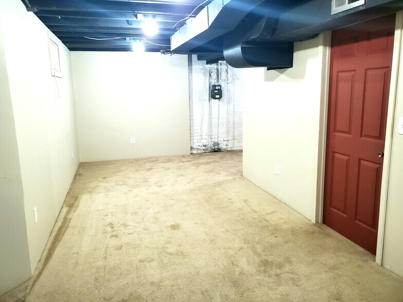 Building Photo - 3560 Jones St