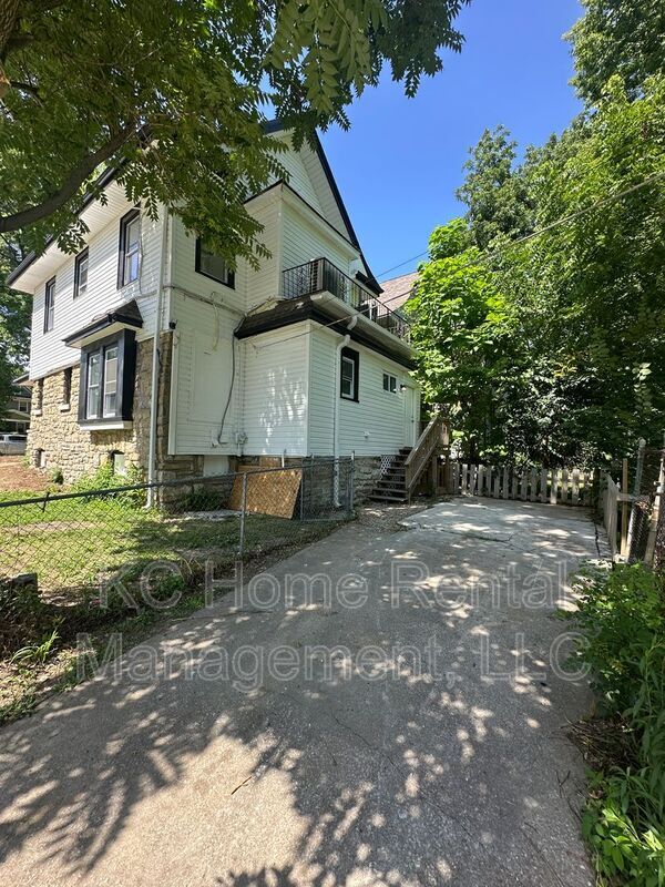 Building Photo - 2958 Lockridge Ave
