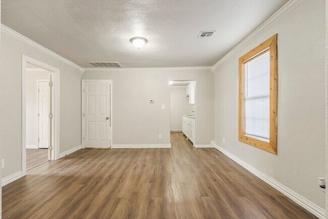 Building Photo - 2514 E Archer St