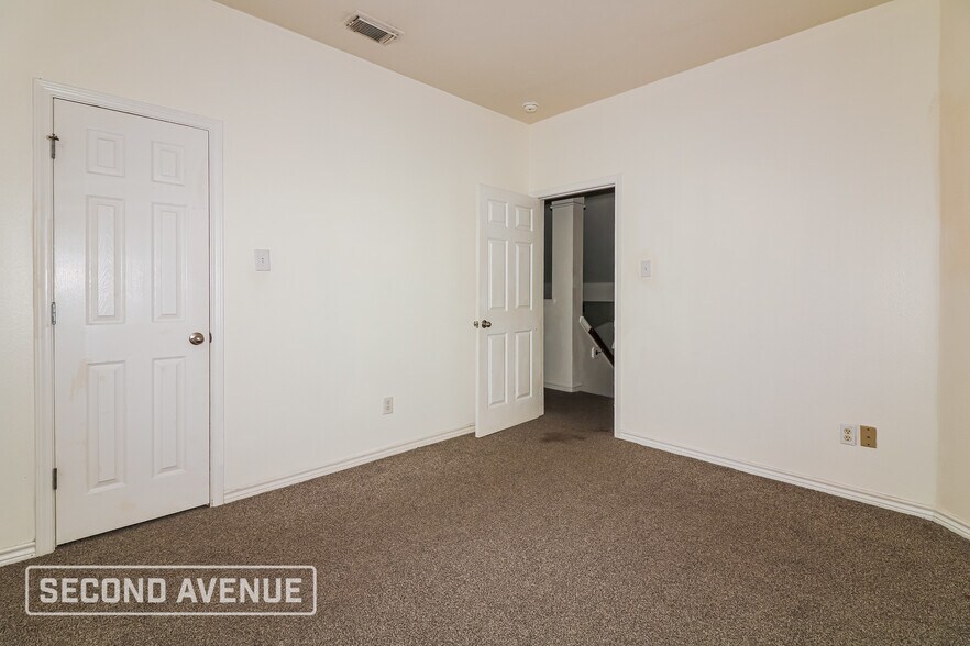 Building Photo - 6010 Suffolk Dr